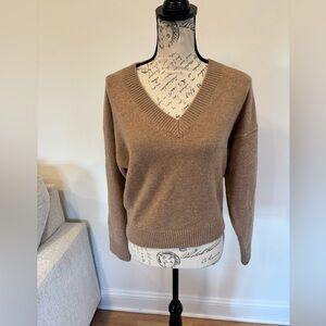Sloane wool and Cashmere V-Neck sweater in tan size small